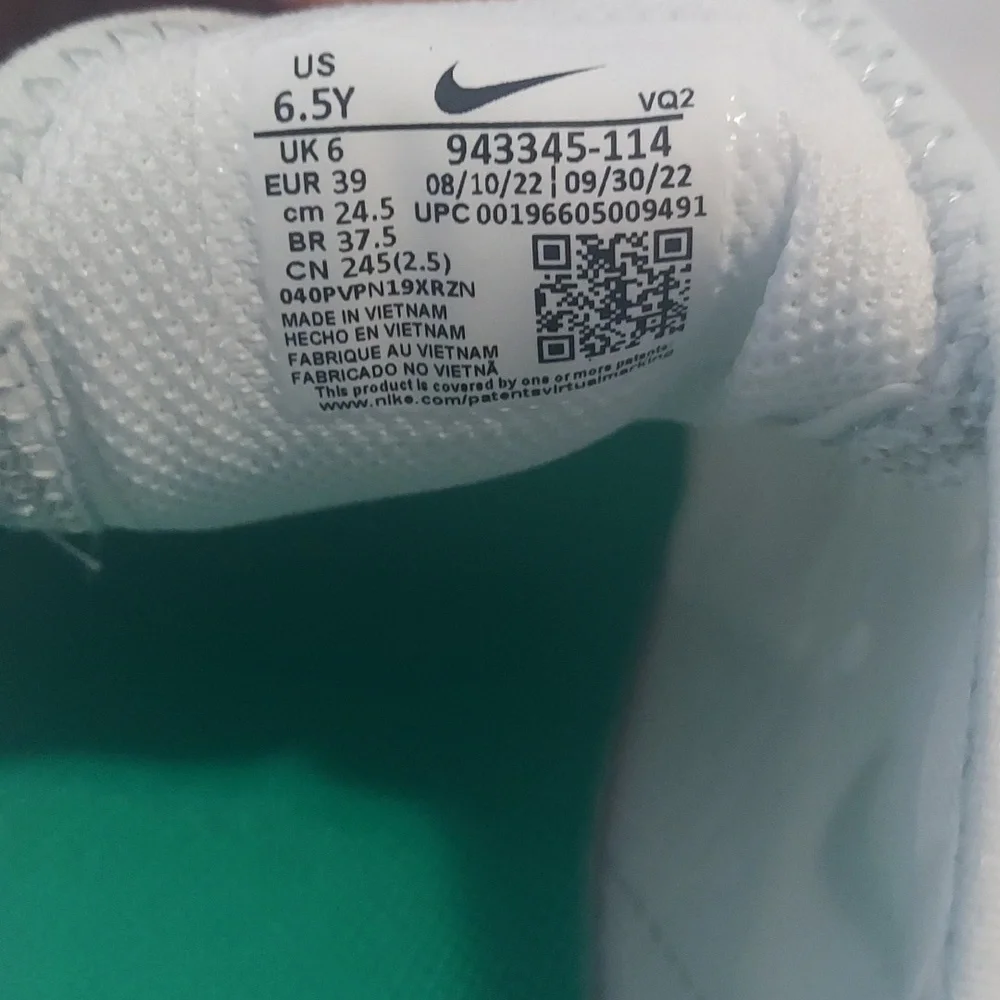 Nike sports shoes - Picture 4 of 4